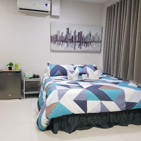 Skymagz 812 At Cityscape Residences Bacolod Exteriör bild
